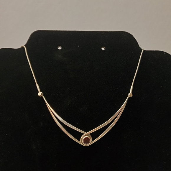 E.L. Designs - Faceted Garnet "Swing" necklace - Picture 2 of 5